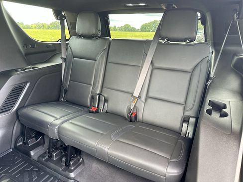 Used 2021 Chevrolet Tahoe Z71 w/ Luxury Package AWD/4WD image 23