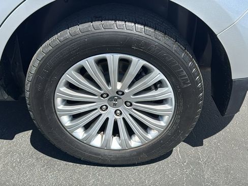 Used 2011 Lincoln MKX 2WD w/ Wood Pkg image 9