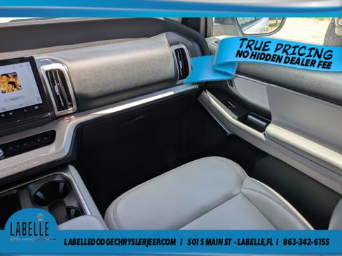 Used 2025 Ford Expedition Active AWD/4WD image 15