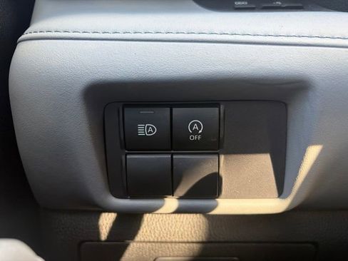 Used 2023 Toyota Highlander L image 14