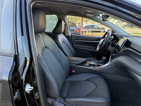 Used 2023 Toyota Camry SE image 28