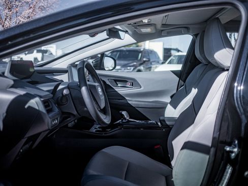 Used 2024 Toyota Prius XLE image 12