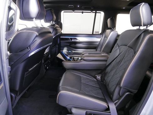 Certified 2023 Jeep Grand Wagoneer Series III w/ HD Trailer Tow Package AWD/4WD image 18