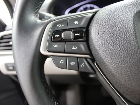 Used 2018 Honda Accord Touring image 10