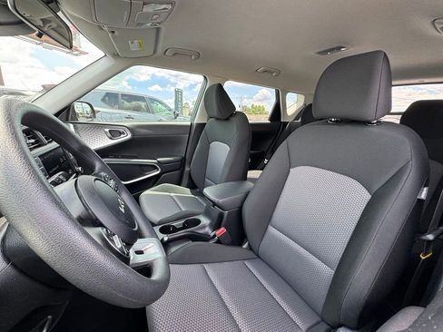 Used 2025 Kia Soul LX FWD image 15