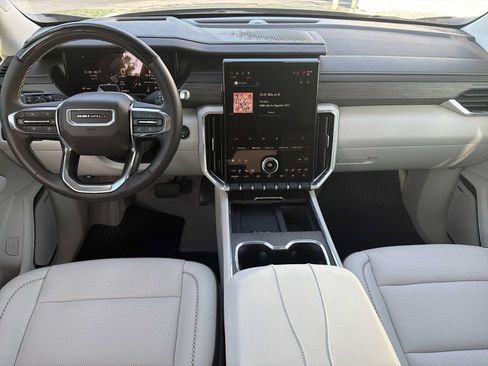 Used 2025 GMC Acadia Denali w/ Super Cruise Package FWD image 2