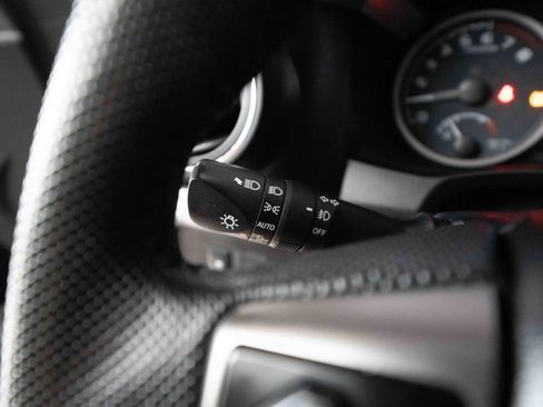 Used 2021 Toyota Tacoma SR5 AWD/4WD image 13