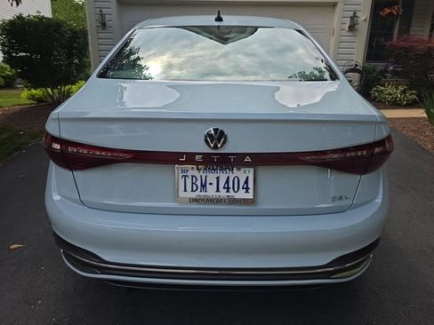 Used 2025 Volkswagen Jetta SEL FWD image 18