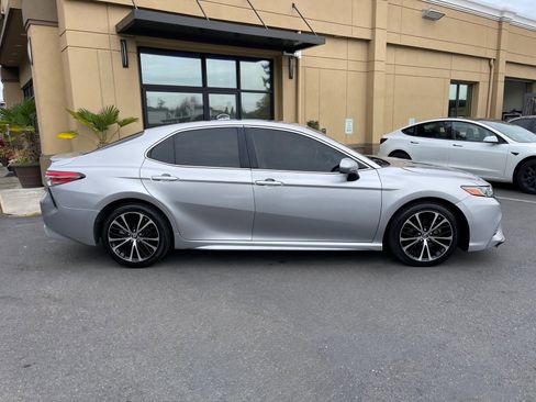 Used 2018 Toyota Camry SE image 8