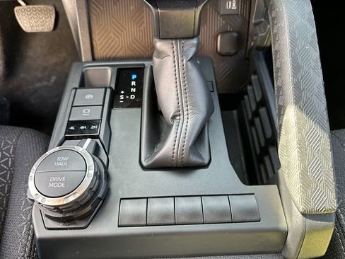 Used 2025 Toyota 4Runner SR5 AWD/4WD image 31