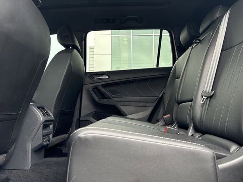 Used 2023 Volkswagen Tiguan SE R-Line AWD/4WD image 9
