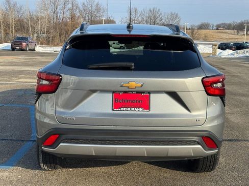 Used 2025 Chevrolet Trax LT w/ LT Convenience Package image 7