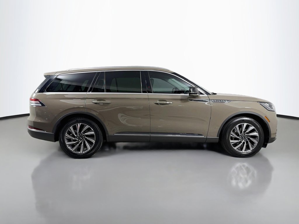 Used 2026 Lincoln Aviator 2WD image 4