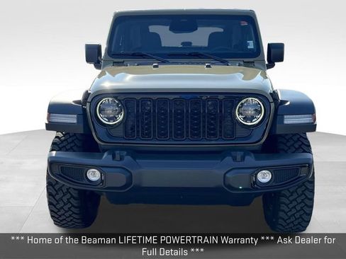 Used 2025 Jeep Wrangler Willys image 2