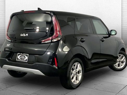 Used 2025 Kia Soul LX w/ LX Technology Package FWD image 14