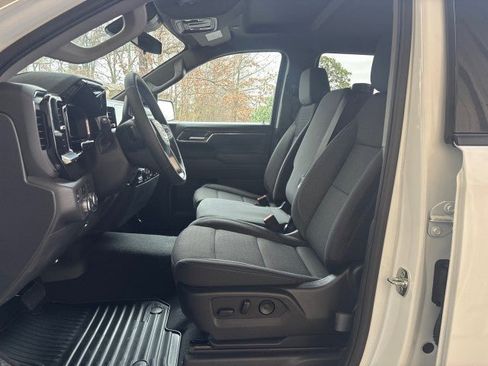 New 2025 GMC Sierra 1500 Elevation image 16