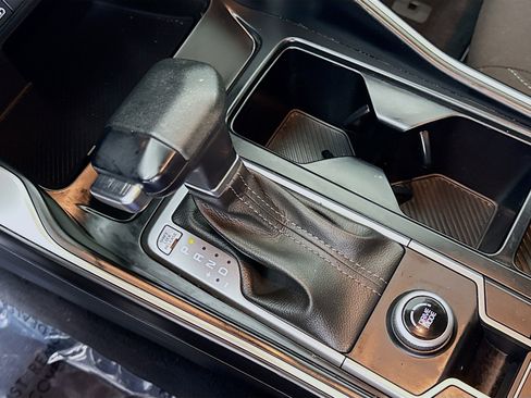 Used 2025 Kia Sorento LX image 20