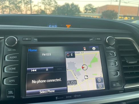 Used 2019 Toyota Highlander Limited image 29