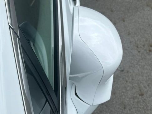 Used 2021 Chrysler Pacifica Touring FWD image 16