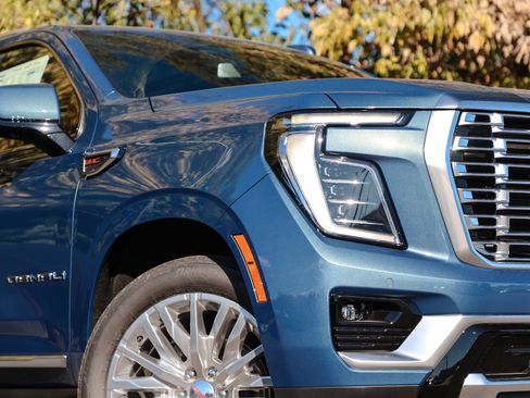 New 2026 GMC Yukon Denali w/ Sun & Power Step Package image 3