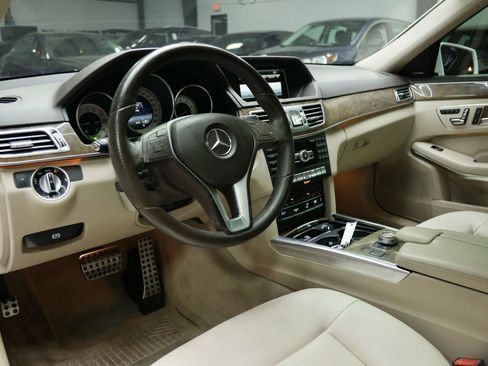 Used 2014 Mercedes-Benz E 350 Sedan w/ Premium 1 Package image 19