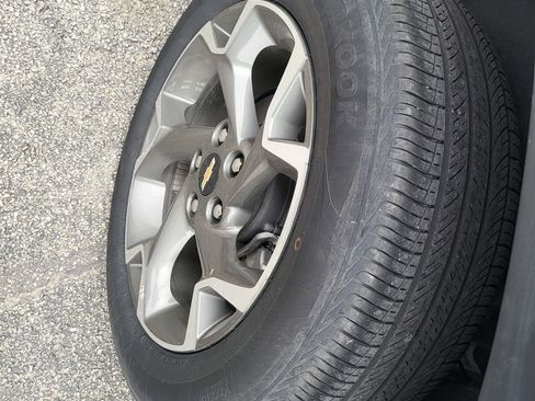 Used 2025 Chevrolet Trax LT w/ LT Convenience Package image 6