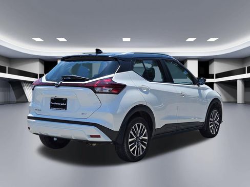 Used 2023 Nissan Kicks SV FWD image 3