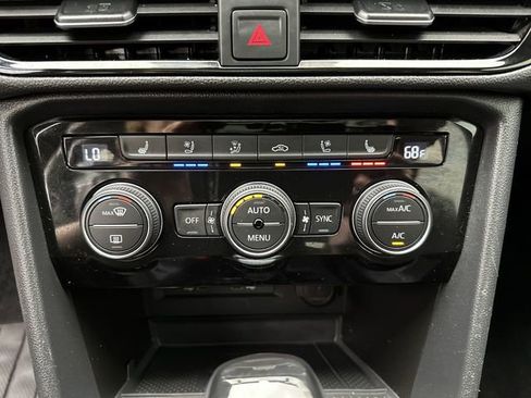 Used 2023 Volkswagen Taos SEL image 19