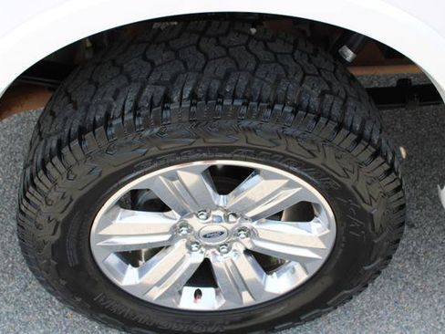 Used 2018 Ford F150 Lariat w/ Equipment Group 502A Luxury AWD/4WD image 17