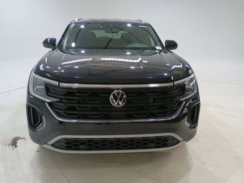 Used 2024 Volkswagen Atlas Cross Sport SE FWD image 2