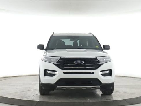 Used 2020 Ford Explorer XLT w/ Equipment Group 202A AWD/4WD image 12