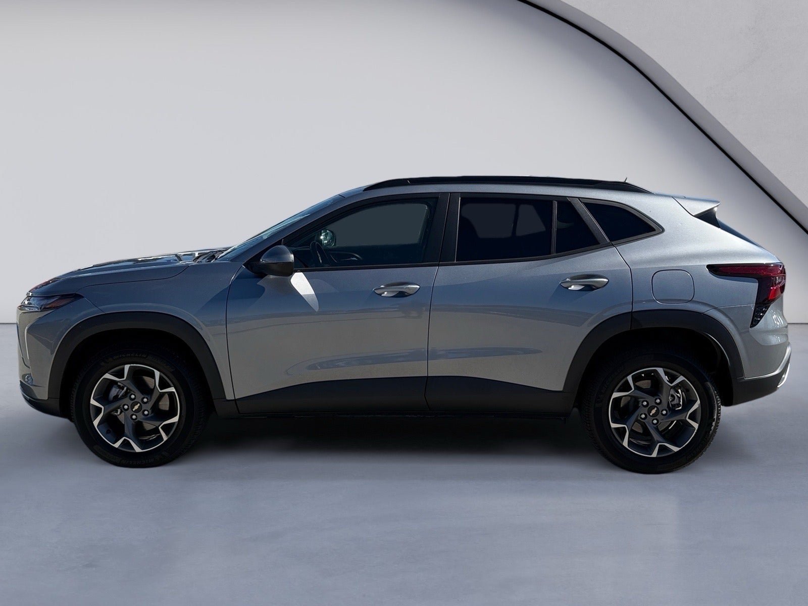 Used 2024 Chevrolet Trax LT w/ LT Convenience Package FWD image 2