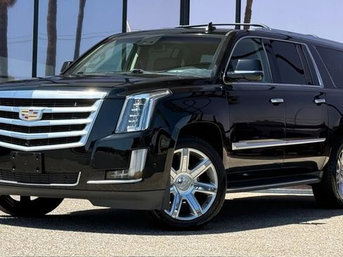 Used 2019 Cadillac Escalade ESV Luxury RWD image 3