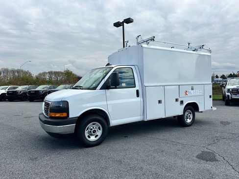 New 2025 GMC Savana 3500 w/ Power Convenience Package RWD image 2
