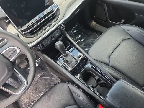 Used 2025 Jeep Compass Limited AWD/4WD image 10