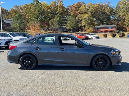 Used 2022 Honda Civic Sport image 2