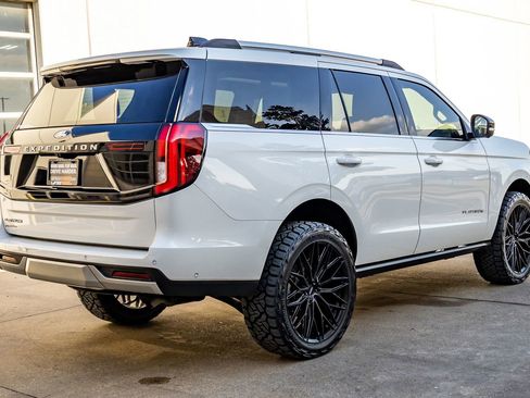 Used 2025 Ford Expedition Platinum w/ Driver's Package image 10