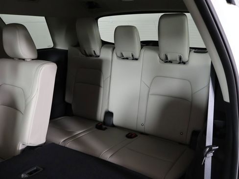 Used 2023 Nissan Pathfinder SL AWD/4WD image 33