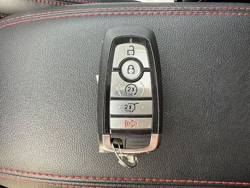 Certified 2022 Ford Escape SEL w/ SEL Stealth AWD Package image 27