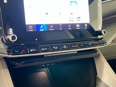 Used 2024 Jeep Wagoneer L Series II image 26