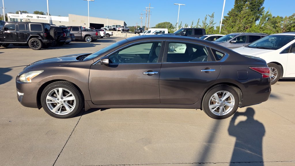 Used 2014 Nissan Altima 2.5 SV w/ Convenience Package FWD image 2