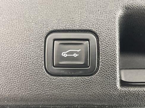 Used 2023 Chevrolet Equinox LT w/ Driver Convenience Package image 28