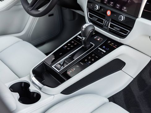 Certified 2026 Porsche Macan S AWD/4WD image 34