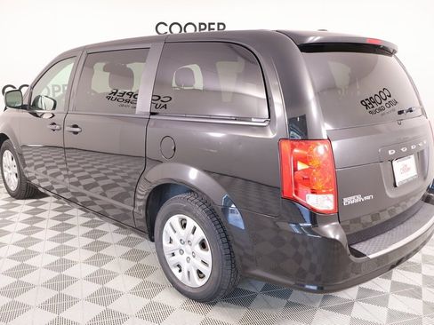 Used 2019 Dodge Grand Caravan SE w/ UConnect Hands-Free Group image 21