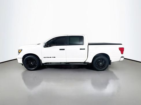 Used 2018 Nissan Titan SV w/ SV Convenience Package image 11