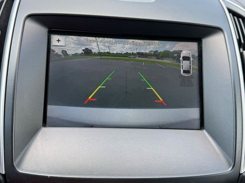 Used 2018 Ford Edge SEL w/ Equipment Group 201A FWD image 16