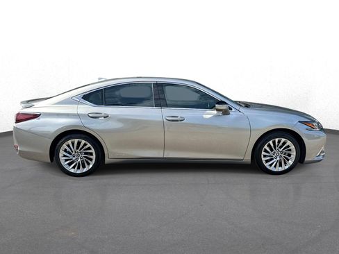 Used 2021 Lexus ES 300h Ultra Luxury w/ Accessory Package 2 FWD image 2