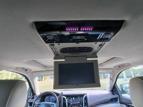 Used 2016 Cadillac Escalade Luxury AWD/4WD image 29