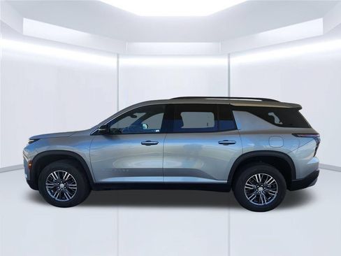 Used 2024 Chevrolet Traverse LT FWD image 11