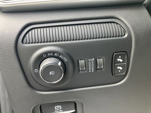 Used 2024 Jeep Wagoneer Series II w/ Flexible Seating Group AWD/4WD image 26